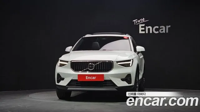 Volvo XC40 — Фото автомобиля 3