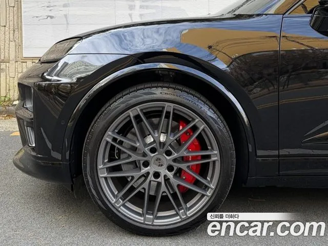Porsche Macan Electric — Фото автомобиля 5