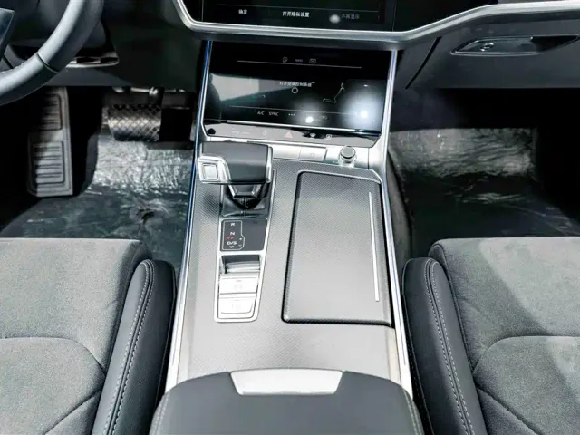 Audi A6L — Фото автомобиля 11