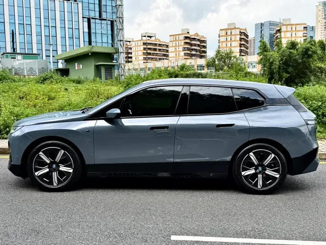BMW iX — Фото автомобиля 8