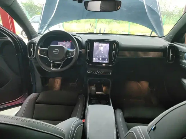 Volvo C40 — Фото автомобиля 9
