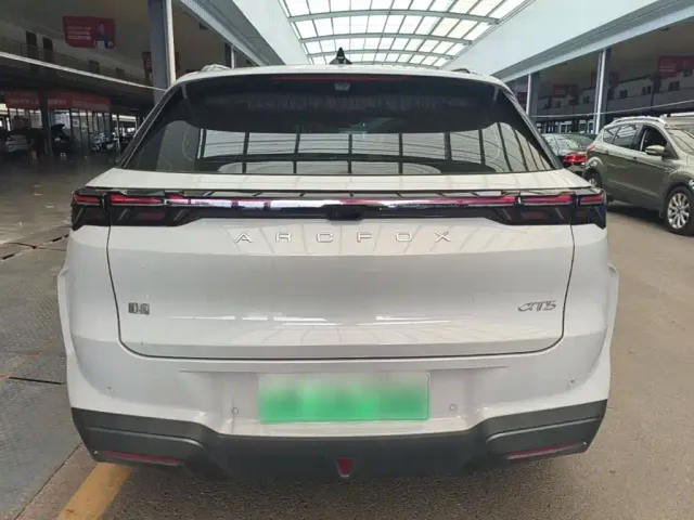 Arcfox Alpha T5 — Фото автомобиля 5