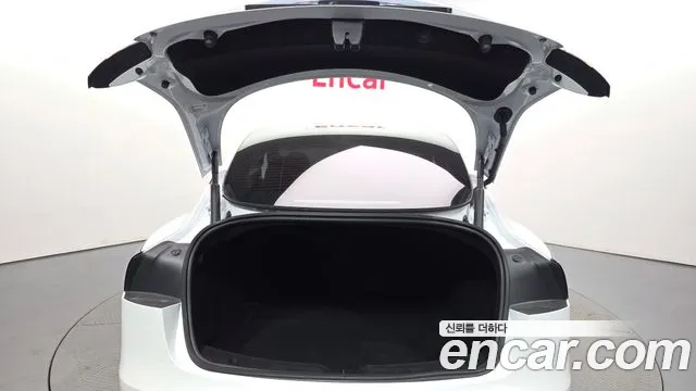 Tesla Model 3 — Фото автомобиля 19