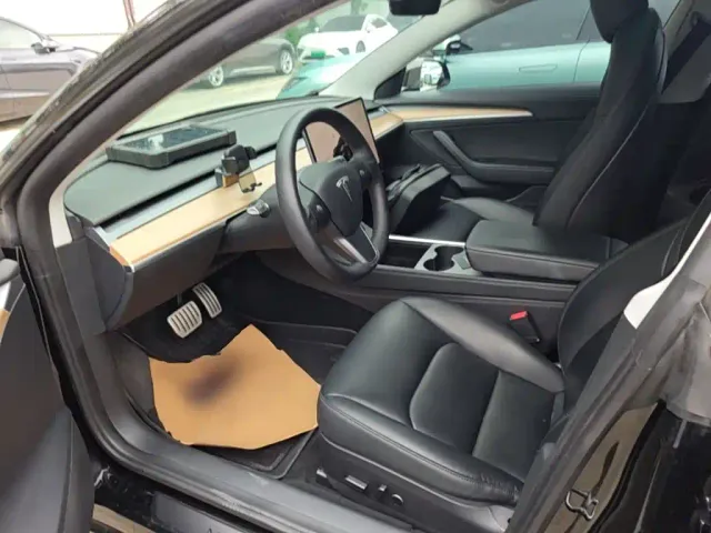 Tesla Model 3 — Фото автомобиля 14