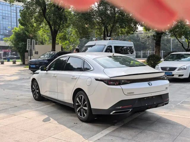 Changan Eado — Фото автомобиля 6