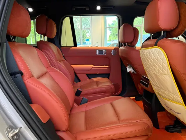 Li Auto L8 — Фото автомобиля 12