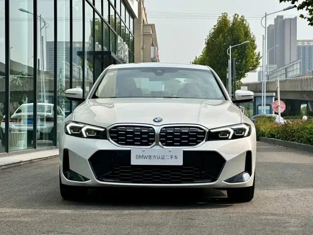 BMW 3 Series — Фото автомобиля 2