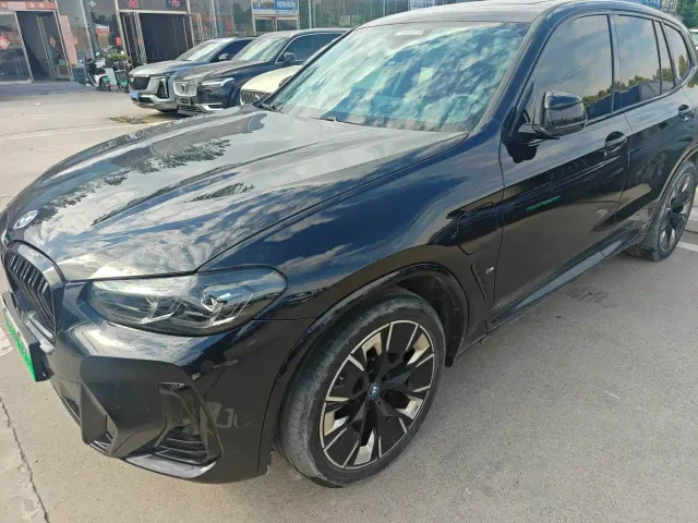 Фотография автомобиля — BMW iX3