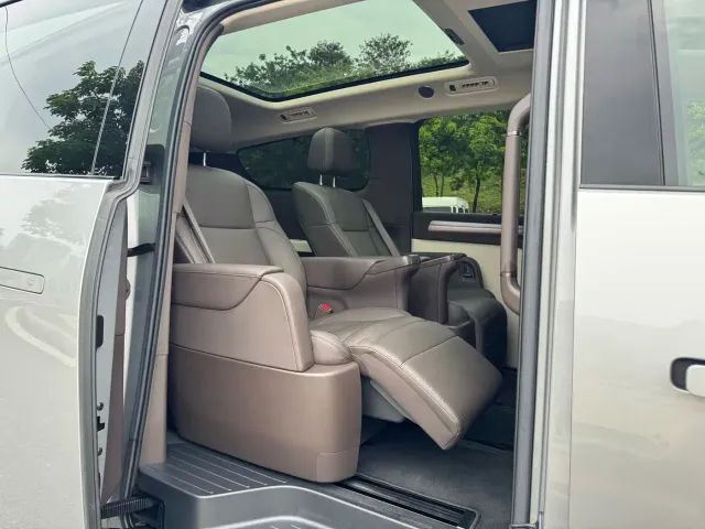 Li Auto MEGA — Фото автомобиля 12