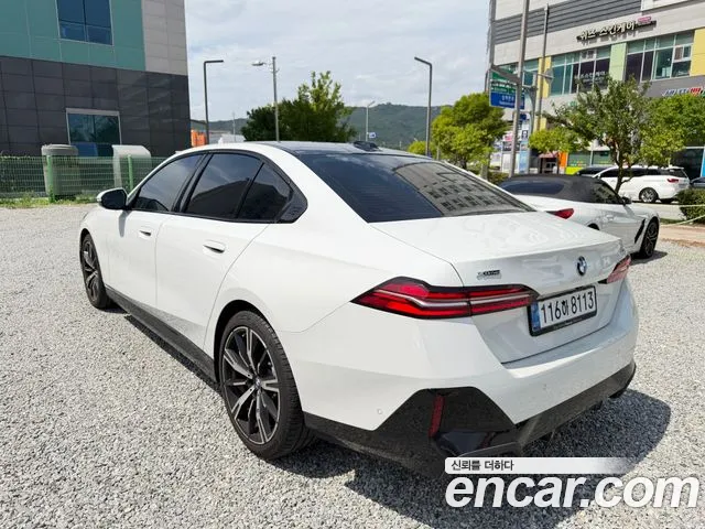 BMW 5 Series G60 — Фото автомобиля 3