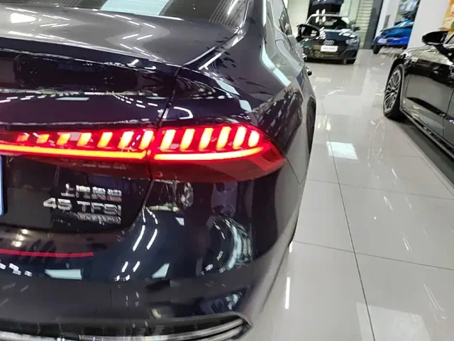 Audi A7L — Фото автомобиля 7