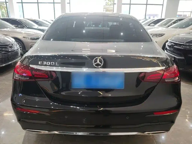 Mercedes-Benz E-Class — Фото автомобиля 5
