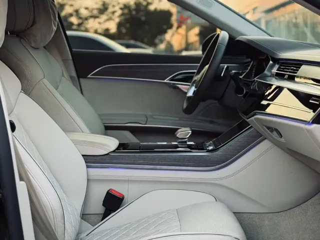Audi A8 — Фото автомобиля 6