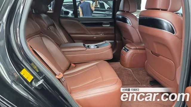 Genesis G90 Бензин 3.5 турбо AWD — Фото автомобиля 12