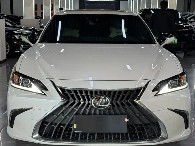 Lexus ES — Фото автомобиля 2