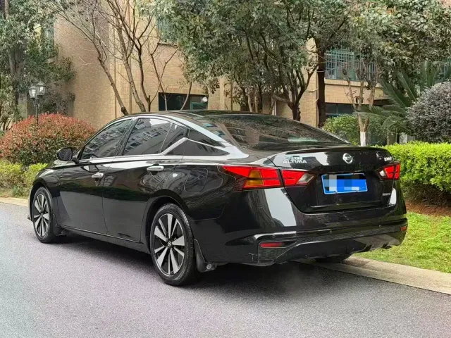 Nissan Teana — Фото автомобиля 4