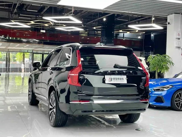 Volvo XC90 — Фото автомобиля 12