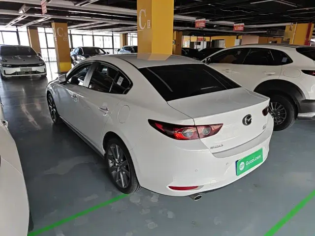 Mazda Axela — Фото автомобиля 4