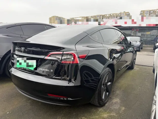 Tesla Model 3 — Фото автомобиля 8