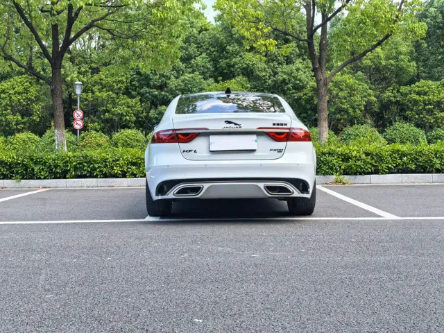 Jaguar XFL — Фото автомобиля 6