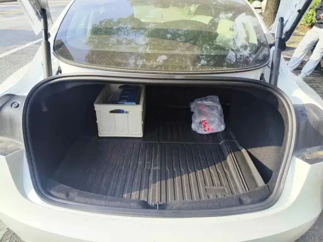Tesla Model 3 — Фото автомобиля 5