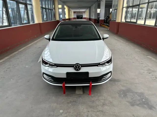 Volkswagen Golf — Фото автомобиля 2