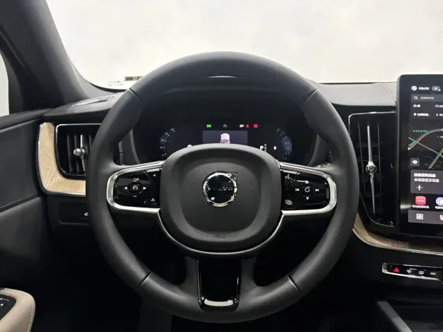 Volvo XC60 — Фото автомобиля 14