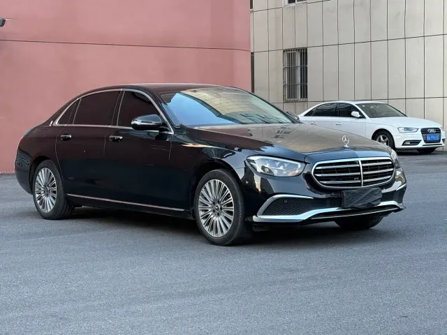 Mercedes-Benz E-Class — Фото автомобиля 2