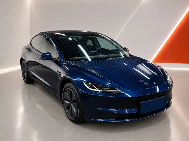 Tesla Model 3 — Фото автомобиля 3