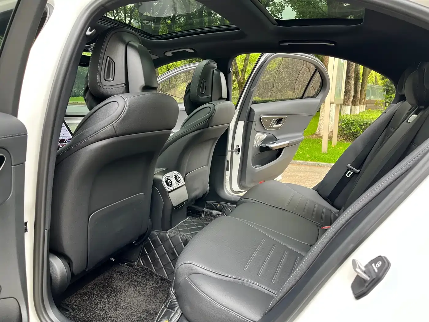 Mercedes-Benz Mercedes-Benz C-Class 2024 C 260 L Night Edition Sport — Фото автомобиля 8