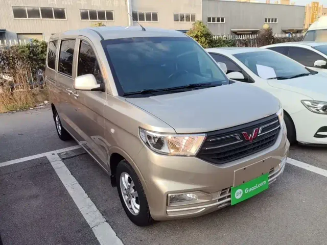 Wuling Hongguang V — Фото автомобиля 3