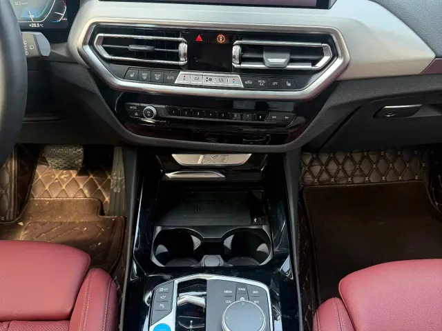 BMW iX3 — Фото автомобиля 15