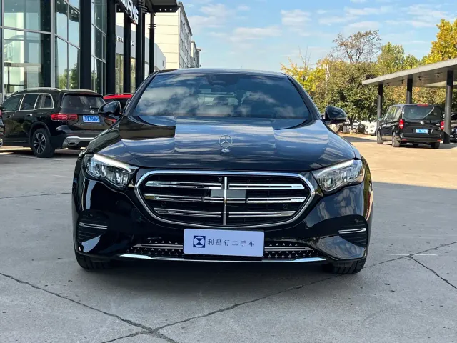 Mercedes-Benz E-Class — Фото автомобиля 2