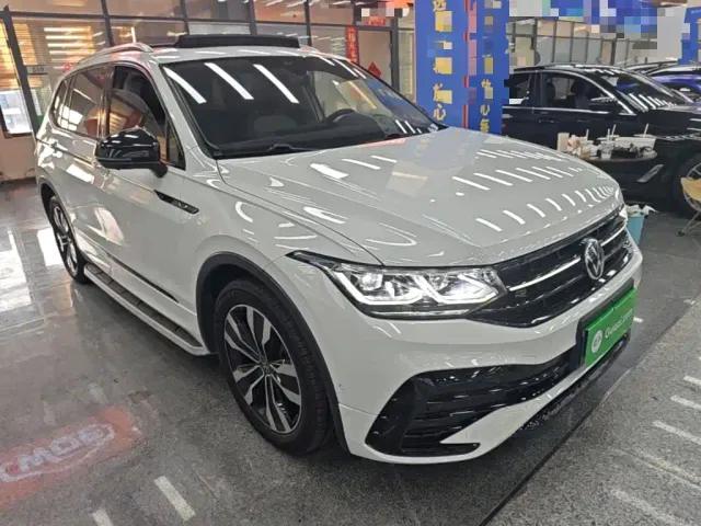 Volkswagen Tiguan L — Фото автомобиля 3
