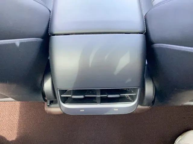 Tesla Model Y — Фото автомобиля 15