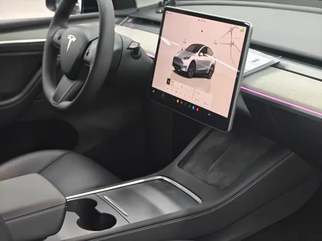 Tesla Model Y — Фото автомобиля 7