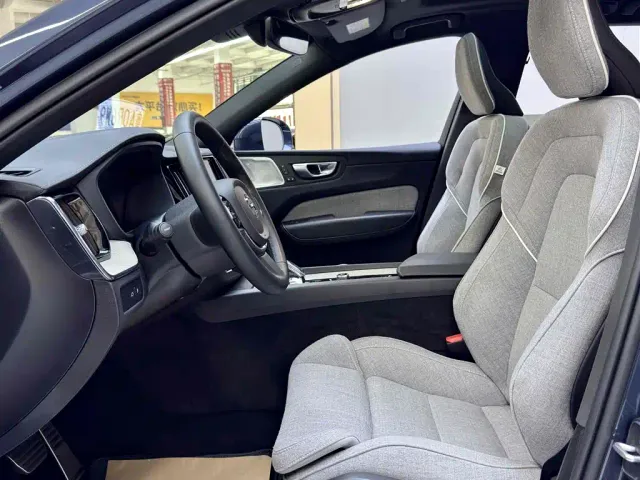 Volvo XC60 — Фото автомобиля 8