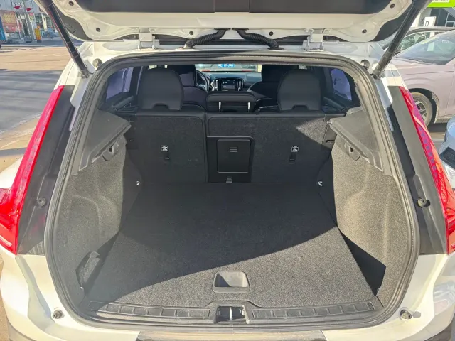 Volvo XC40 — Фото автомобиля 10