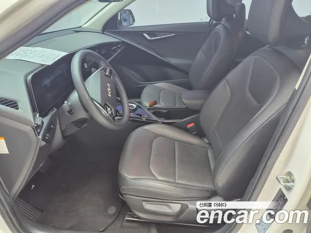 Kia Niro — Фото автомобиля 11