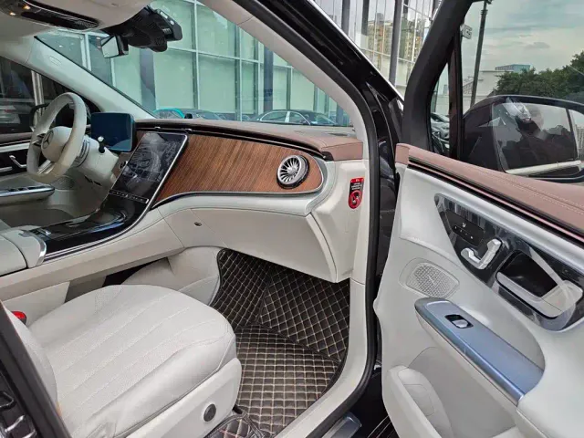 Mercedes-Benz EQE SUV — Фото автомобиля 11