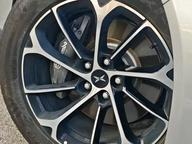 Xpeng P7 — Фото автомобиля 15