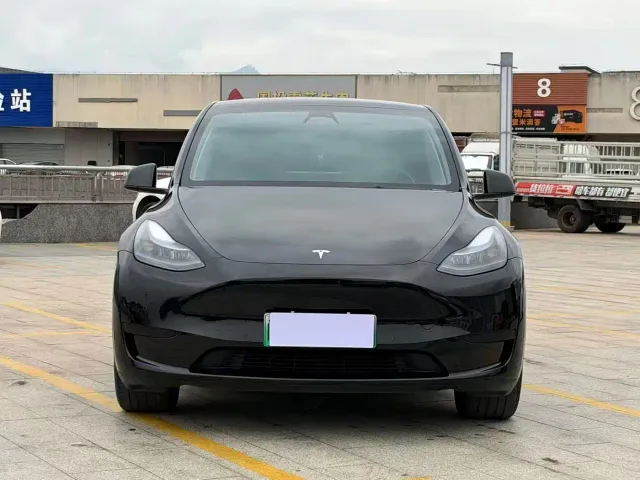 Tesla Model Y — Фото автомобиля 6