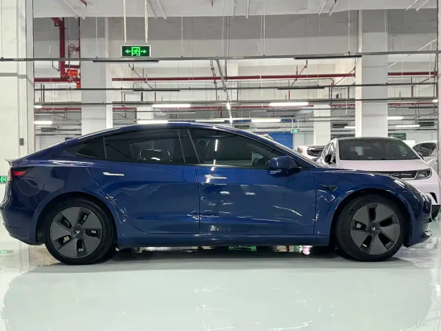 Tesla Model 3 — Фото автомобиля 6