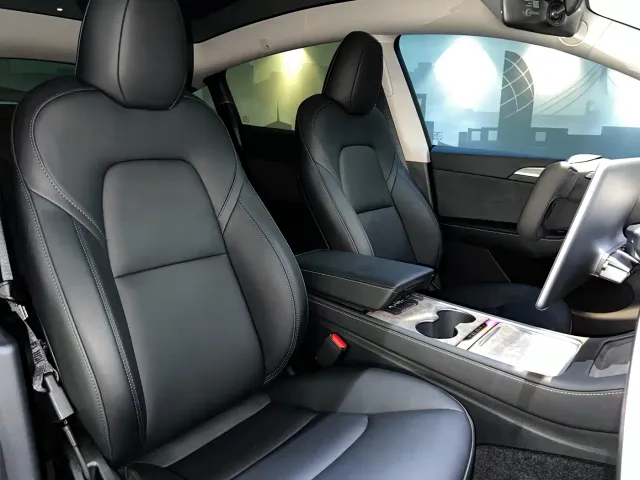 Tesla Model Y — Фото автомобиля 9