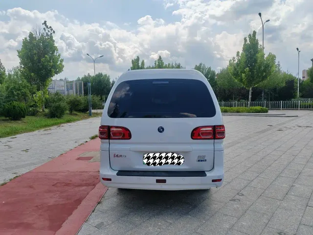Forthing Lingzhi — Фото автомобиля 5