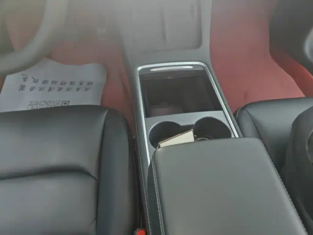 Tesla Model 3 — Фото автомобиля 13
