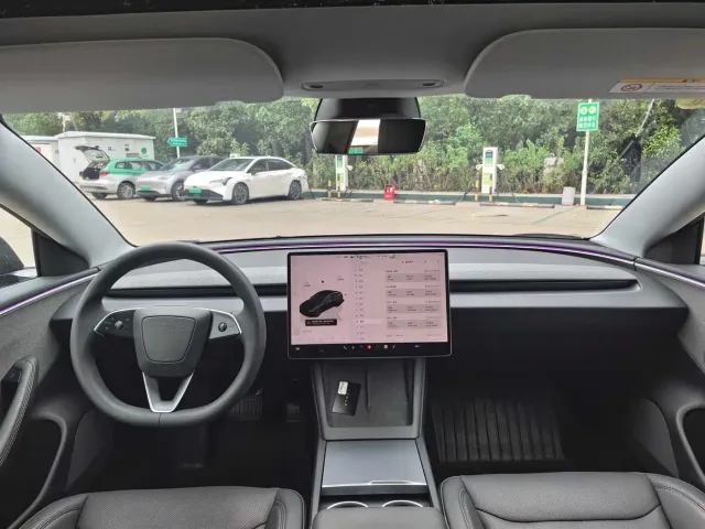 Tesla Model 3 — Фото автомобиля 6