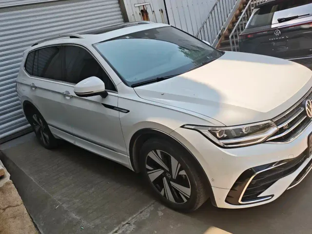 Volkswagen Tiguan L — Фото автомобиля 3