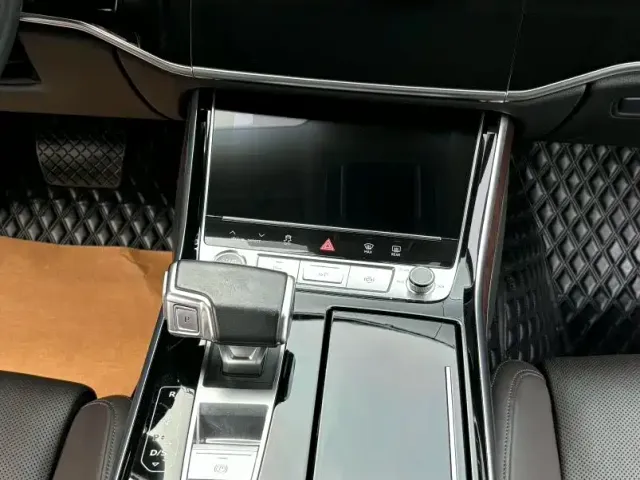 Audi A8 — Фото автомобиля 9