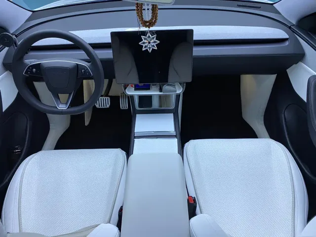Tesla Model Y — Фото автомобиля 5